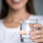 هل شرب الماء يعالج احتباس السوائل؟
